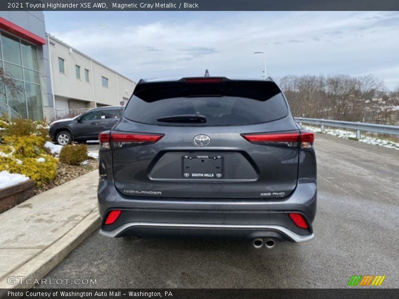 Magnetic Gray Metallic / Black 2021 Toyota Highlander XSE AWD