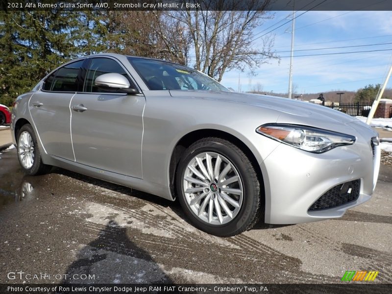 Front 3/4 View of 2021 Giulia Sprint AWD