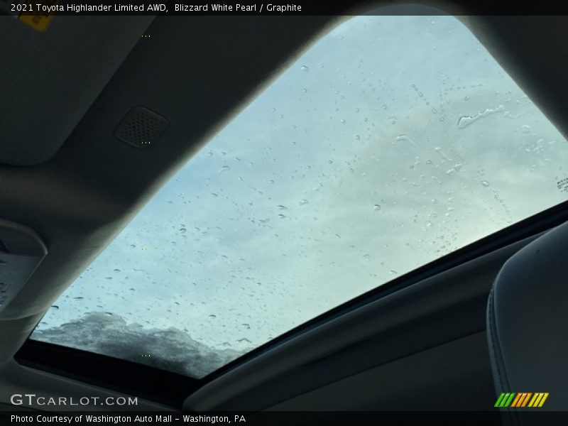 Blizzard White Pearl / Graphite 2021 Toyota Highlander Limited AWD