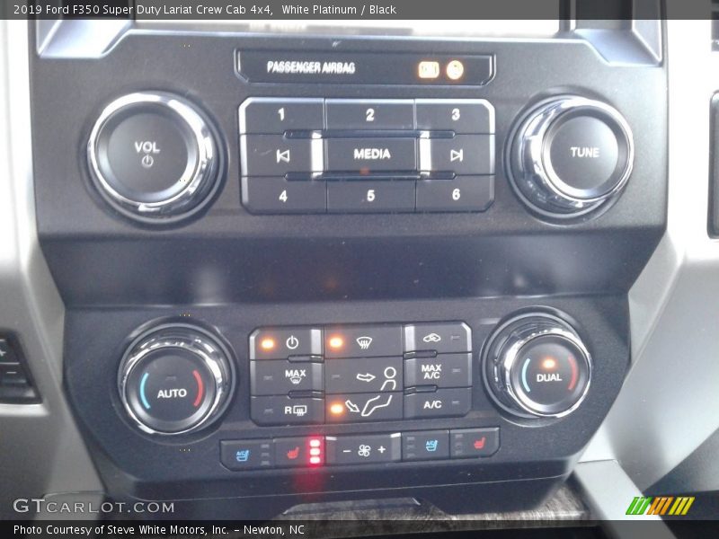 White Platinum / Black 2019 Ford F350 Super Duty Lariat Crew Cab 4x4