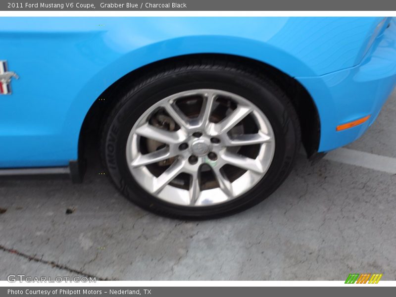 Grabber Blue / Charcoal Black 2011 Ford Mustang V6 Coupe