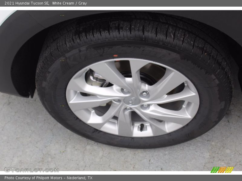 White Cream / Gray 2021 Hyundai Tucson SE