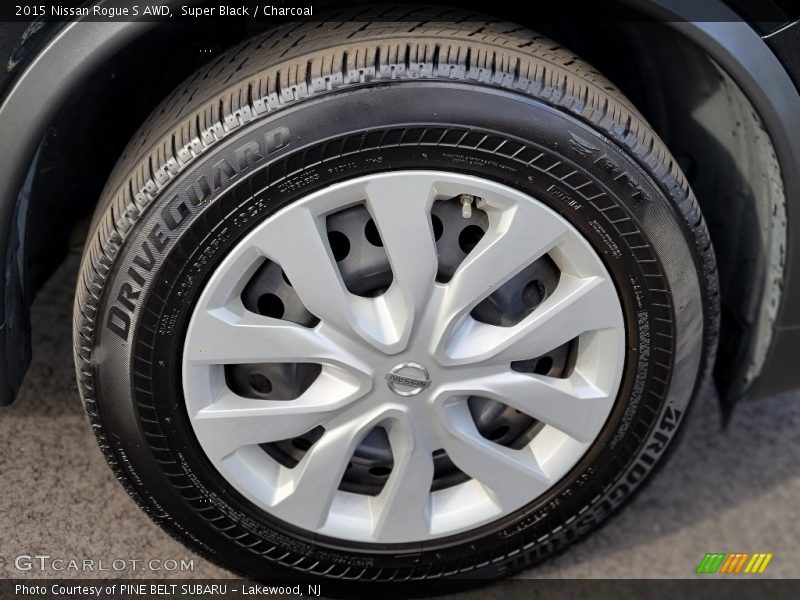 Super Black / Charcoal 2015 Nissan Rogue S AWD