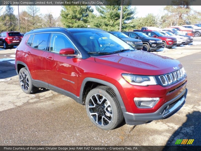 Front 3/4 View of 2021 Compass Limited 4x4