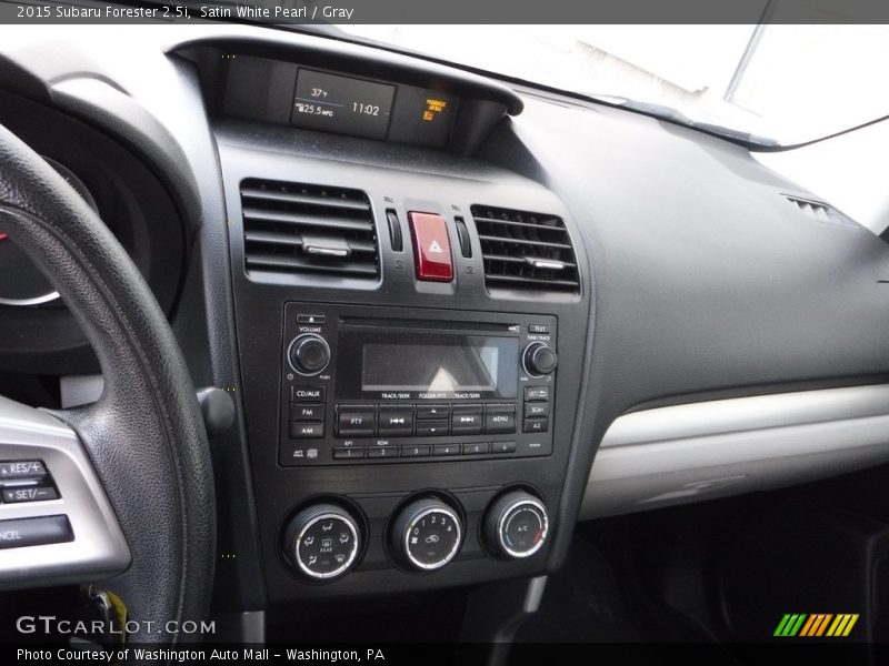 Satin White Pearl / Gray 2015 Subaru Forester 2.5i
