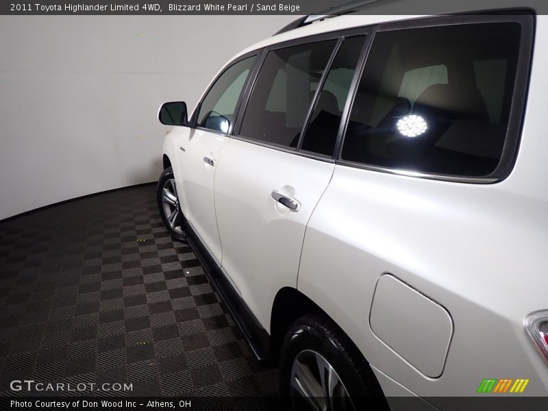Blizzard White Pearl / Sand Beige 2011 Toyota Highlander Limited 4WD