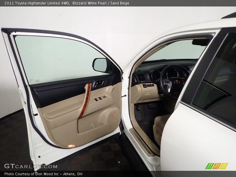 Blizzard White Pearl / Sand Beige 2011 Toyota Highlander Limited 4WD