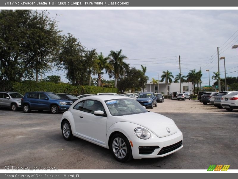 Pure White / Classic Sioux 2017 Volkswagen Beetle 1.8T Classic Coupe