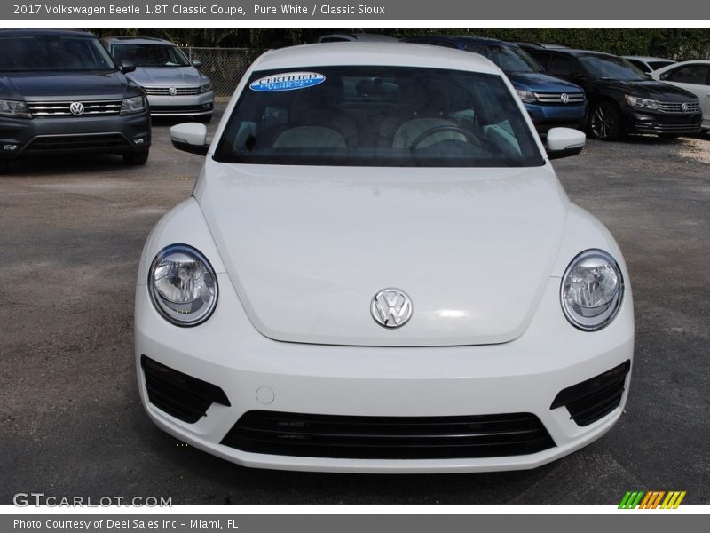 Pure White / Classic Sioux 2017 Volkswagen Beetle 1.8T Classic Coupe