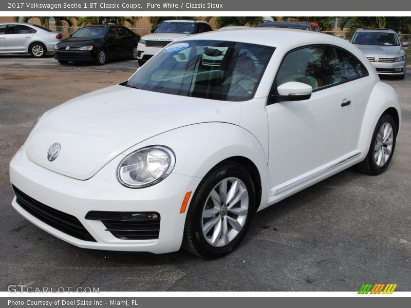 Pure White / Classic Sioux 2017 Volkswagen Beetle 1.8T Classic Coupe