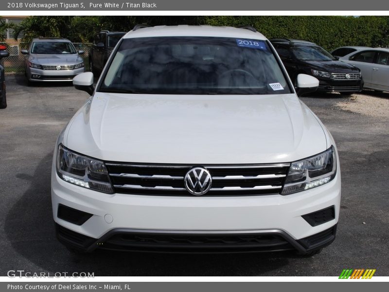 Pure White / Titan Black 2018 Volkswagen Tiguan S