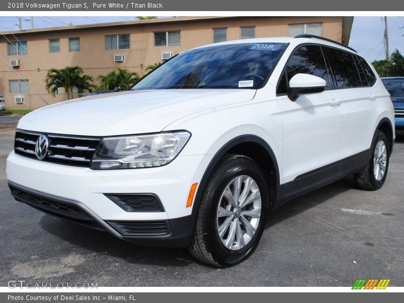 Pure White / Titan Black 2018 Volkswagen Tiguan S