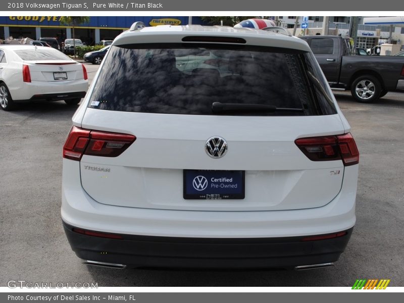Pure White / Titan Black 2018 Volkswagen Tiguan S