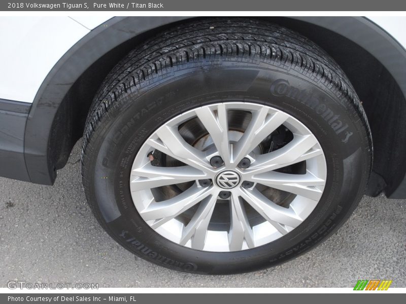 Pure White / Titan Black 2018 Volkswagen Tiguan S