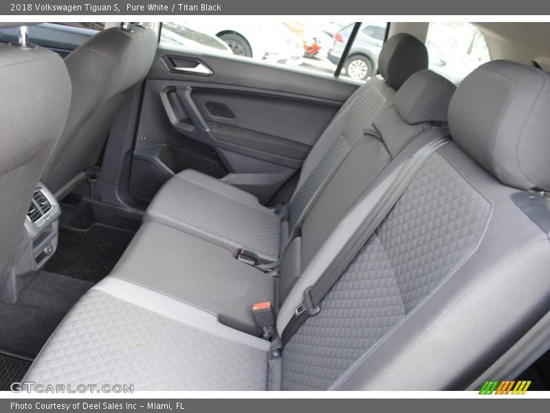 Pure White / Titan Black 2018 Volkswagen Tiguan S