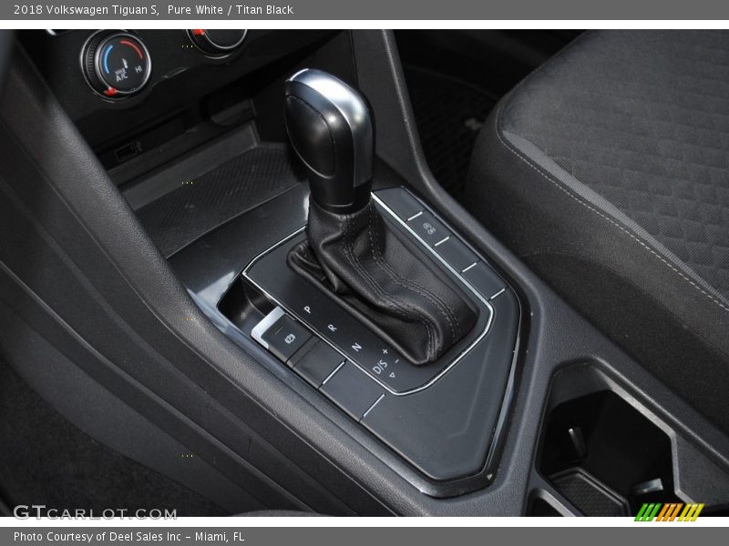 Pure White / Titan Black 2018 Volkswagen Tiguan S