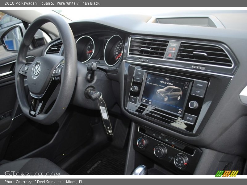 Pure White / Titan Black 2018 Volkswagen Tiguan S