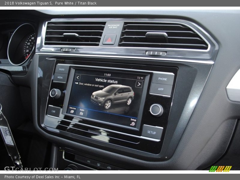 Pure White / Titan Black 2018 Volkswagen Tiguan S
