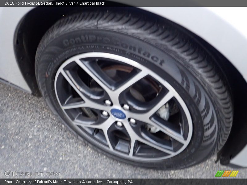 Ingot Silver / Charcoal Black 2018 Ford Focus SE Sedan