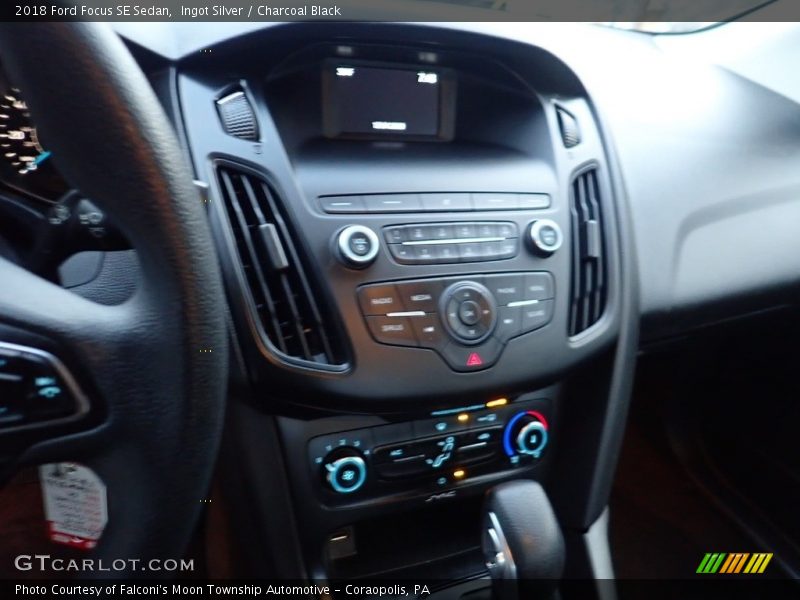 Ingot Silver / Charcoal Black 2018 Ford Focus SE Sedan