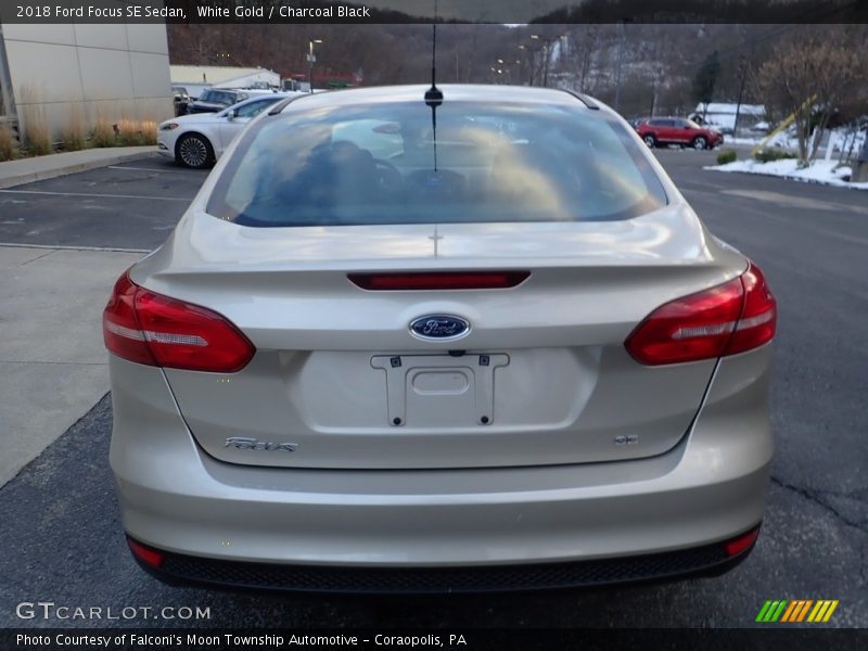 White Gold / Charcoal Black 2018 Ford Focus SE Sedan