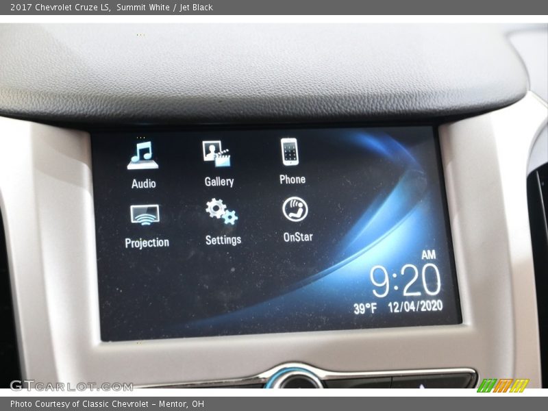 Summit White / Jet Black 2017 Chevrolet Cruze LS