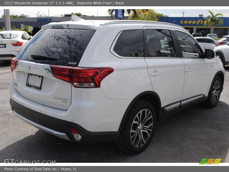  2017 Outlander GT 3.0 S-AWC Diamond White Pearl
