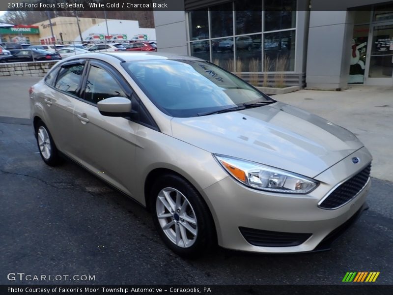 White Gold / Charcoal Black 2018 Ford Focus SE Sedan
