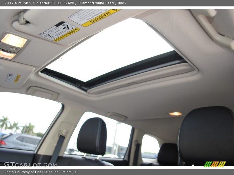 Sunroof of 2017 Outlander GT 3.0 S-AWC
