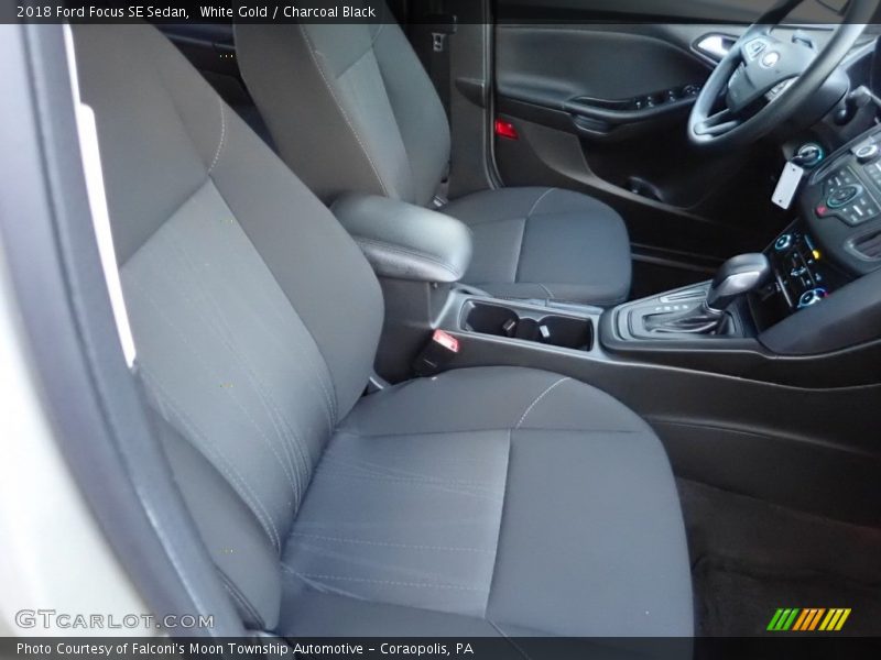 White Gold / Charcoal Black 2018 Ford Focus SE Sedan