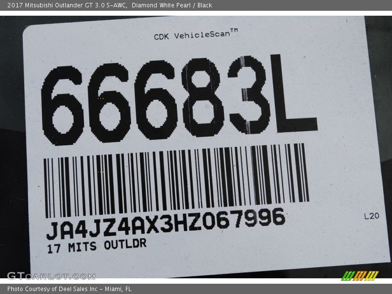 Diamond White Pearl / Black 2017 Mitsubishi Outlander GT 3.0 S-AWC