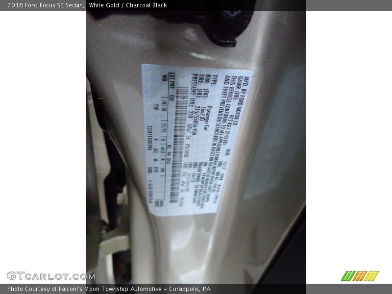 White Gold / Charcoal Black 2018 Ford Focus SE Sedan
