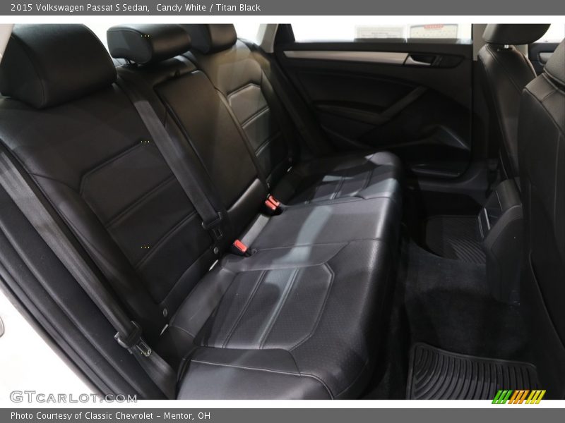 Candy White / Titan Black 2015 Volkswagen Passat S Sedan