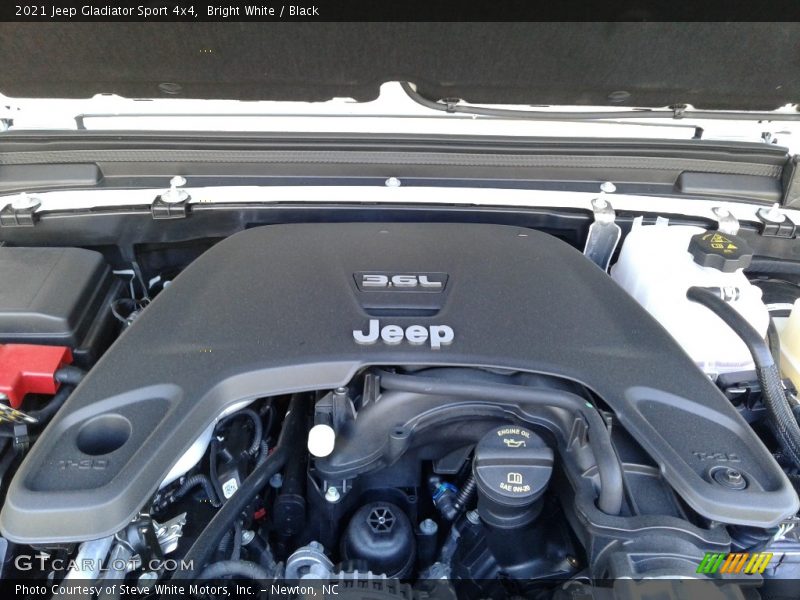 Bright White / Black 2021 Jeep Gladiator Sport 4x4