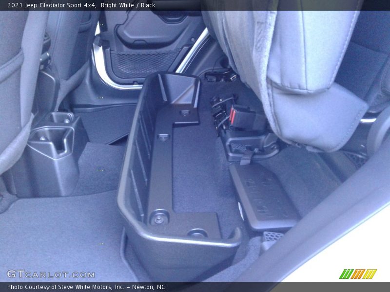 Bright White / Black 2021 Jeep Gladiator Sport 4x4