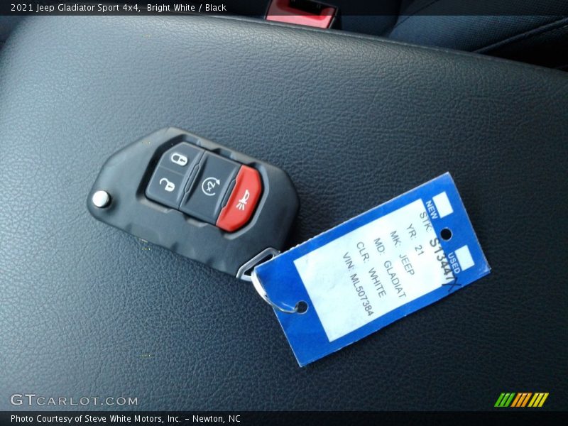 Bright White / Black 2021 Jeep Gladiator Sport 4x4
