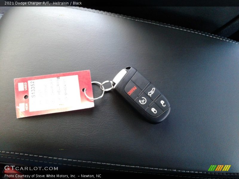 Hellraisin / Black 2021 Dodge Charger R/T