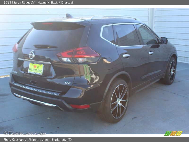 Magnetic Black / Charcoal 2018 Nissan Rogue SV