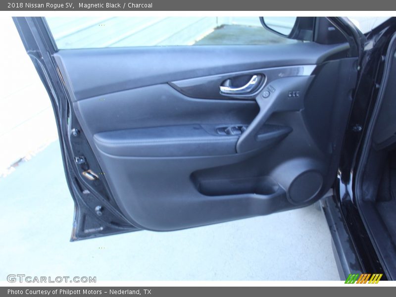 Magnetic Black / Charcoal 2018 Nissan Rogue SV