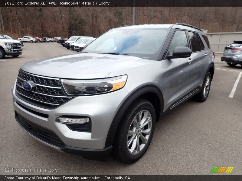 Front 3/4 View of 2021 Explorer XLT 4WD