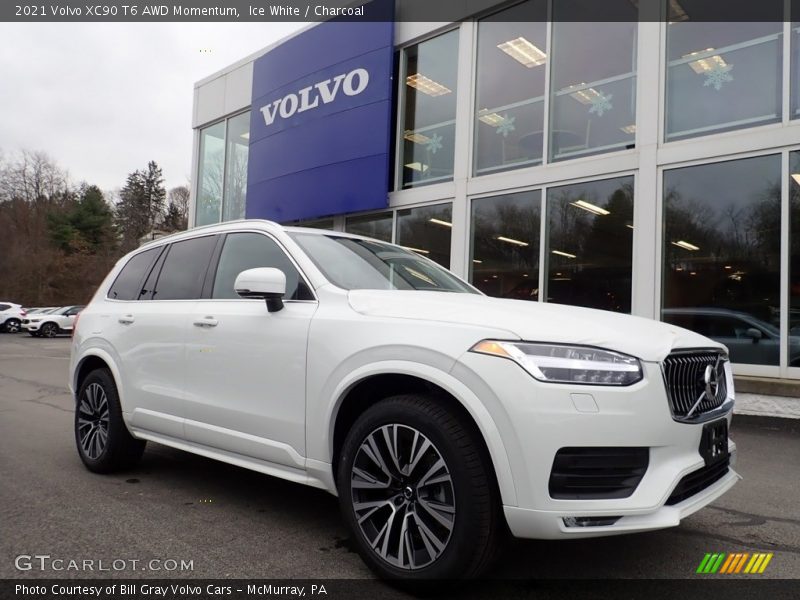 Front 3/4 View of 2021 XC90 T6 AWD Momentum