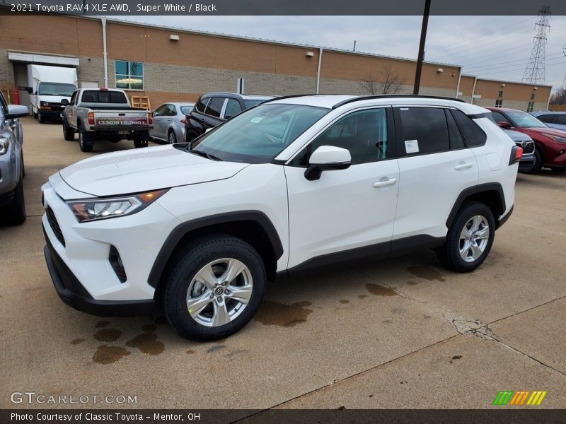 Super White / Black 2021 Toyota RAV4 XLE AWD