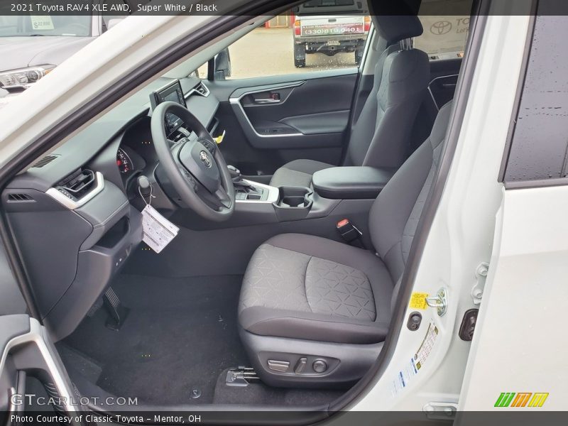 Super White / Black 2021 Toyota RAV4 XLE AWD