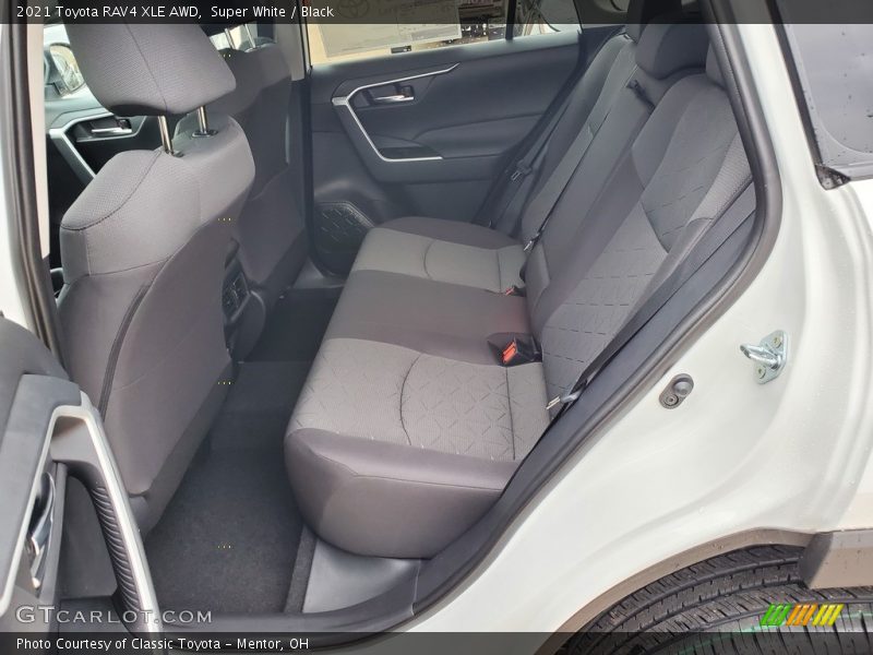 Super White / Black 2021 Toyota RAV4 XLE AWD