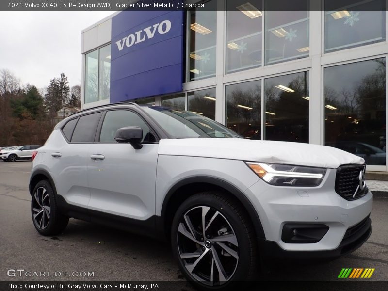 Front 3/4 View of 2021 XC40 T5 R-Design AWD