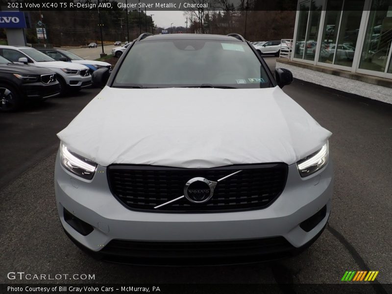 Glacier Silver Metallic / Charcoal 2021 Volvo XC40 T5 R-Design AWD