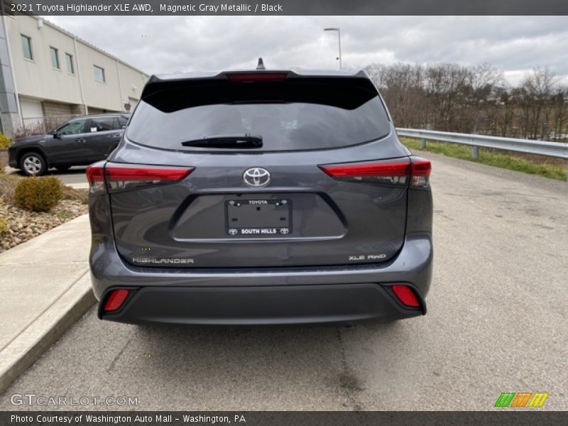 Magnetic Gray Metallic / Black 2021 Toyota Highlander XLE AWD