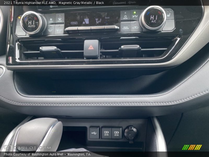 Magnetic Gray Metallic / Black 2021 Toyota Highlander XLE AWD