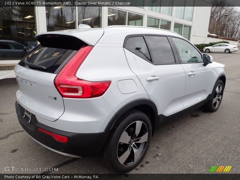 Glacier Silver Metallic / Charcoal 2021 Volvo XC40 T5 Momentum AWD