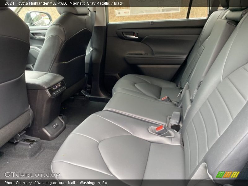Magnetic Gray Metallic / Black 2021 Toyota Highlander XLE AWD
